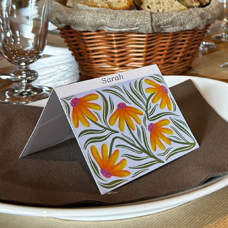 carte-fleurie-mise-en-situation-sarah-avec-margueritte