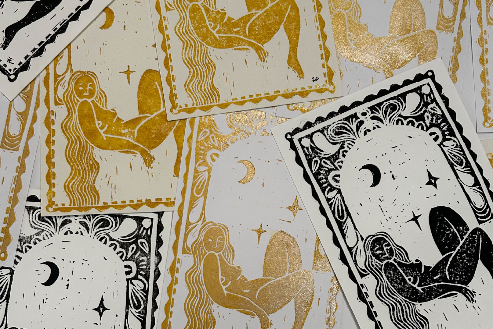 linogravure reveuse or et noire