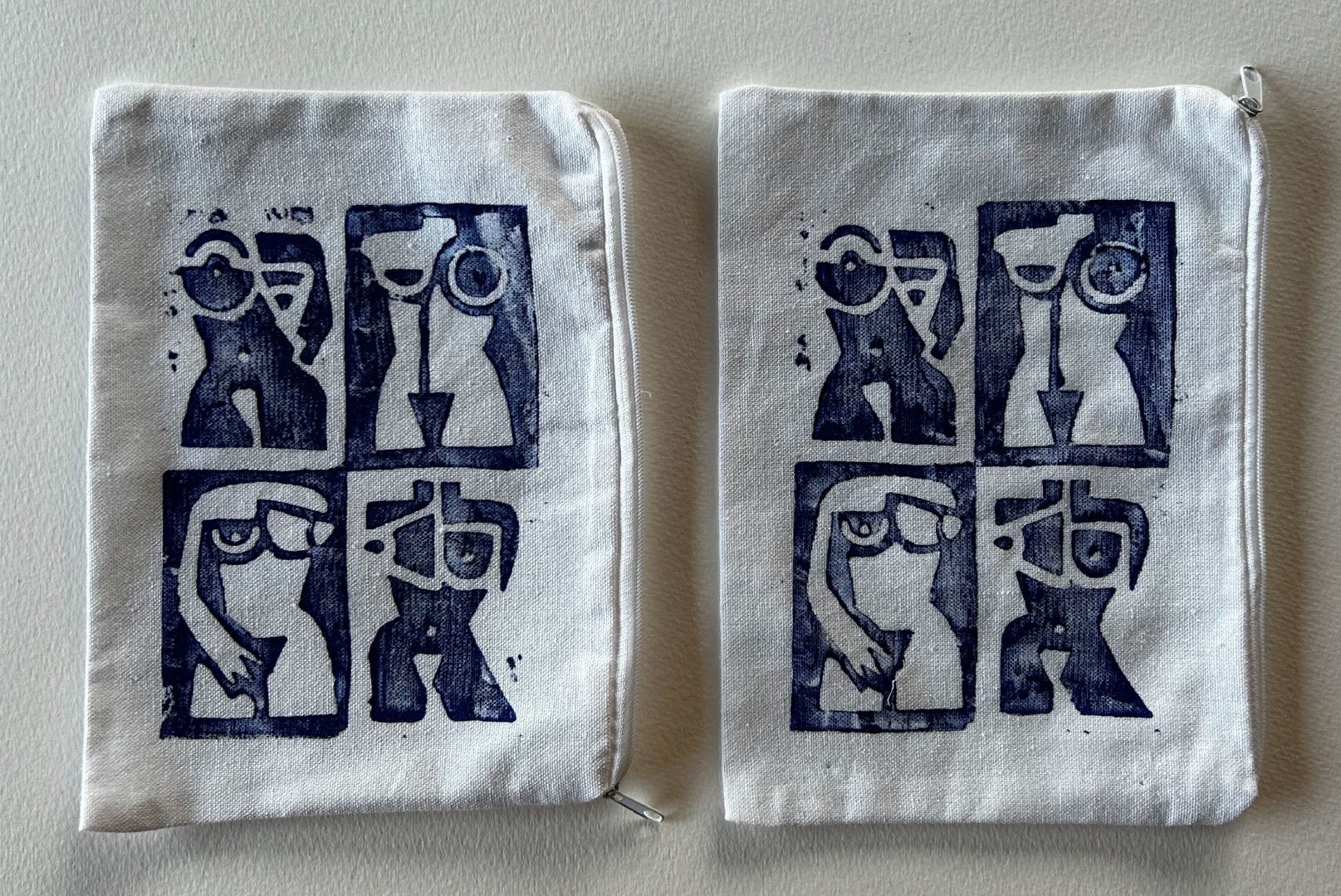 linogravure sur trousse bleu